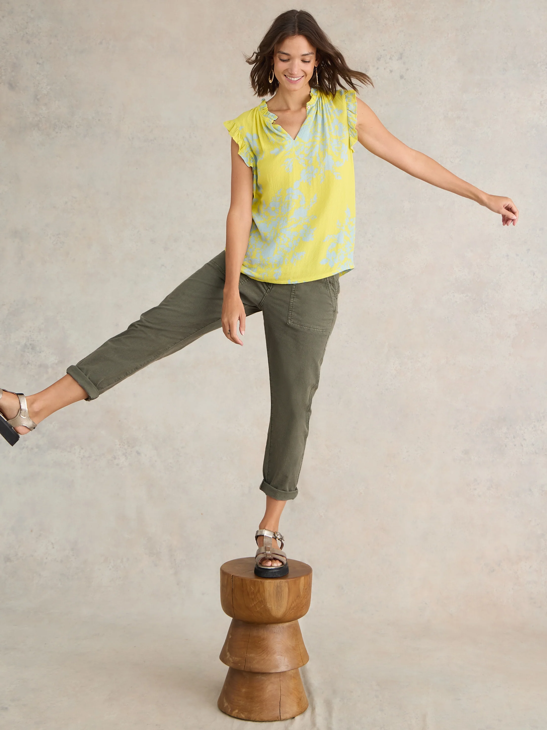 Twister Chino Trouser in Khaki - Image 2