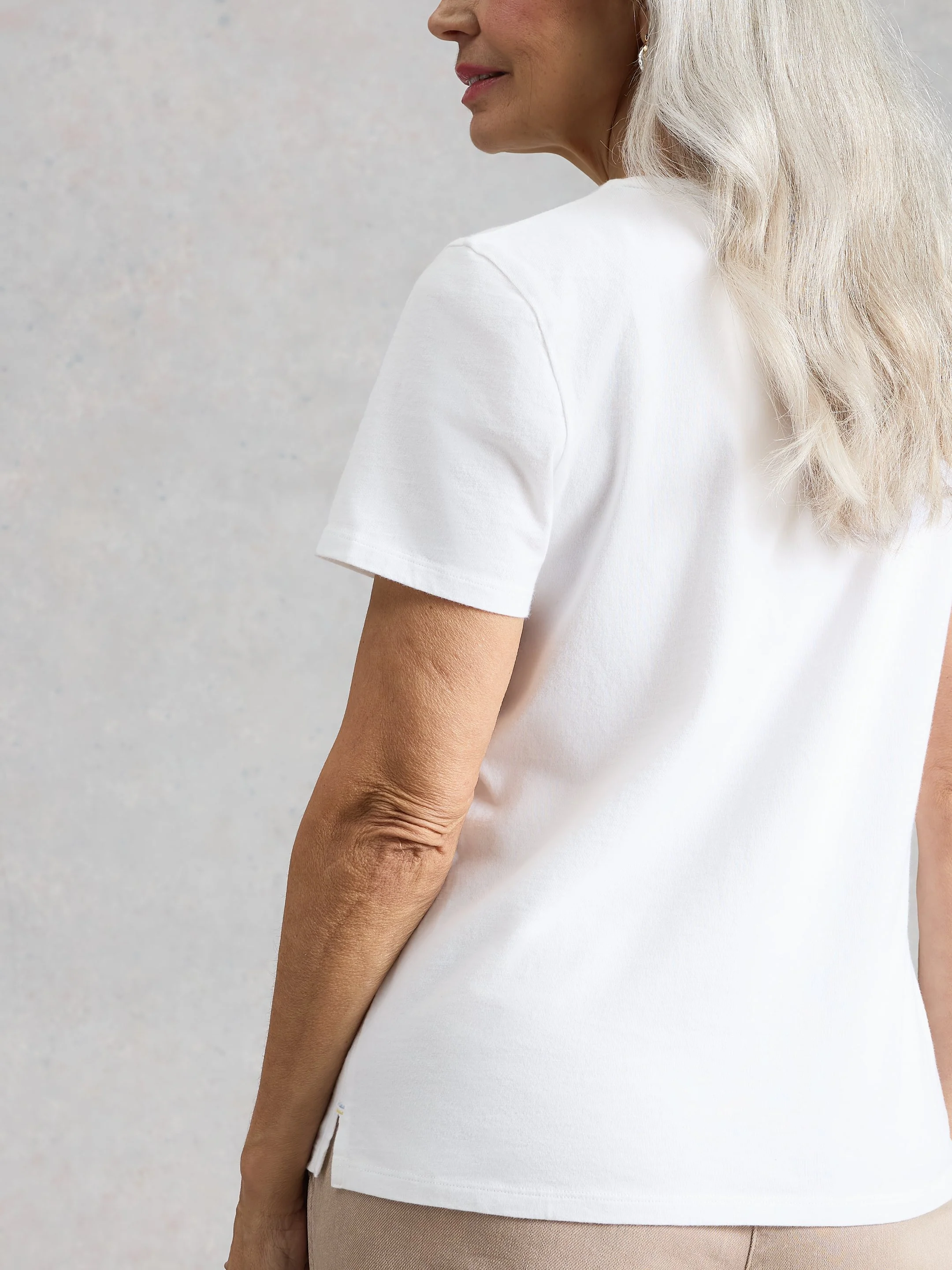 ABBIE EMBROIDERED TEE - Image 3