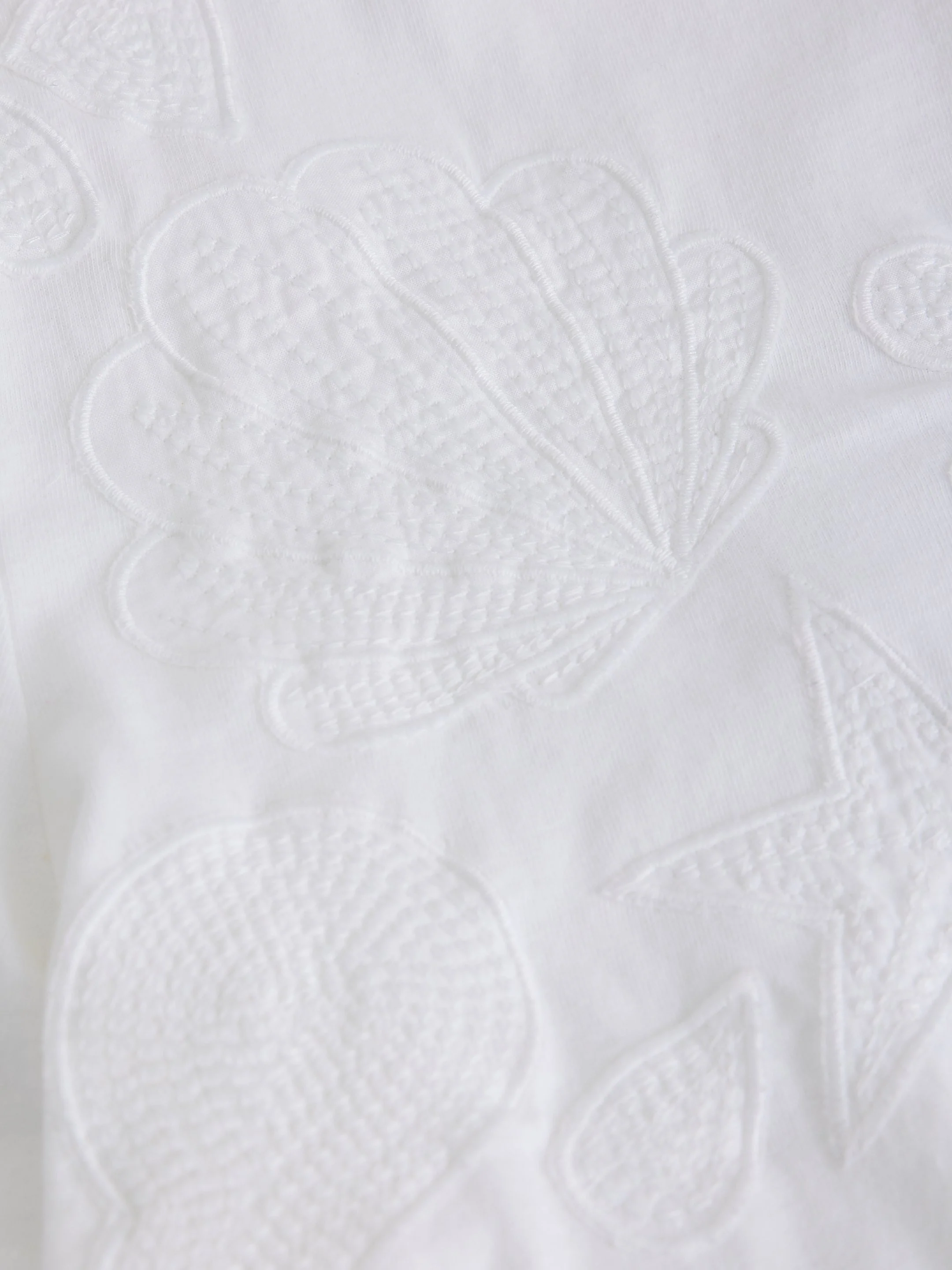 ABBIE EMBROIDERED TEE - Image 4