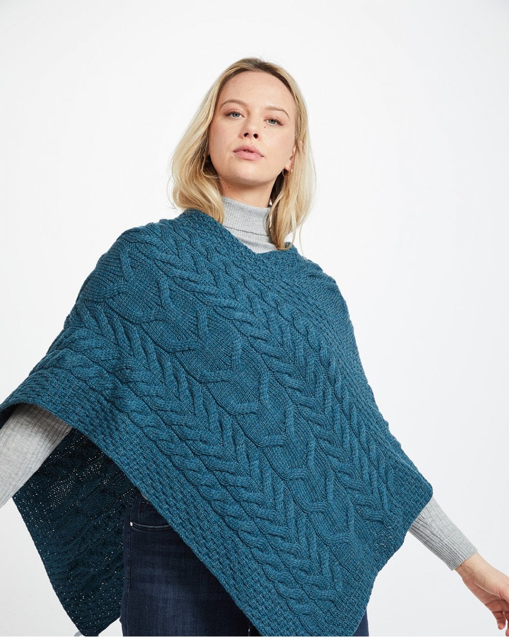 Aasleagh Falls Ladies Aran Poncho - Image 4