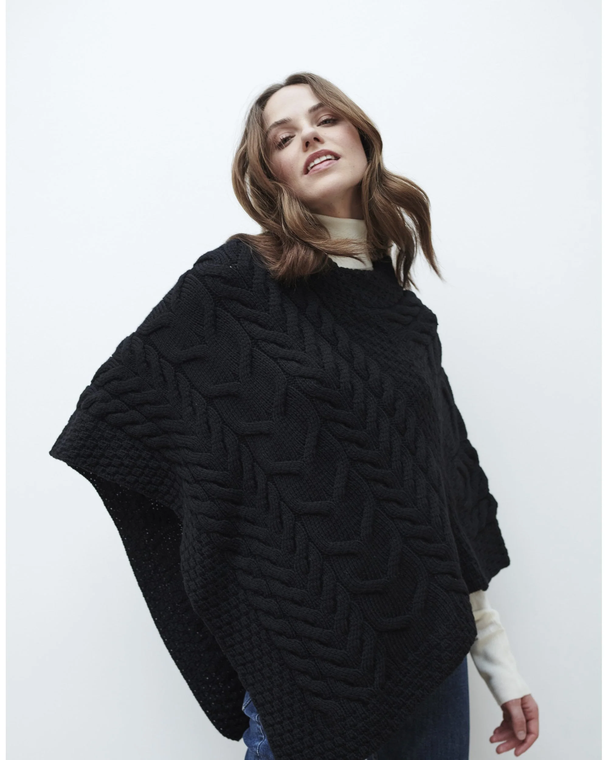 Aasleagh Falls Ladies Aran Poncho - Image 6