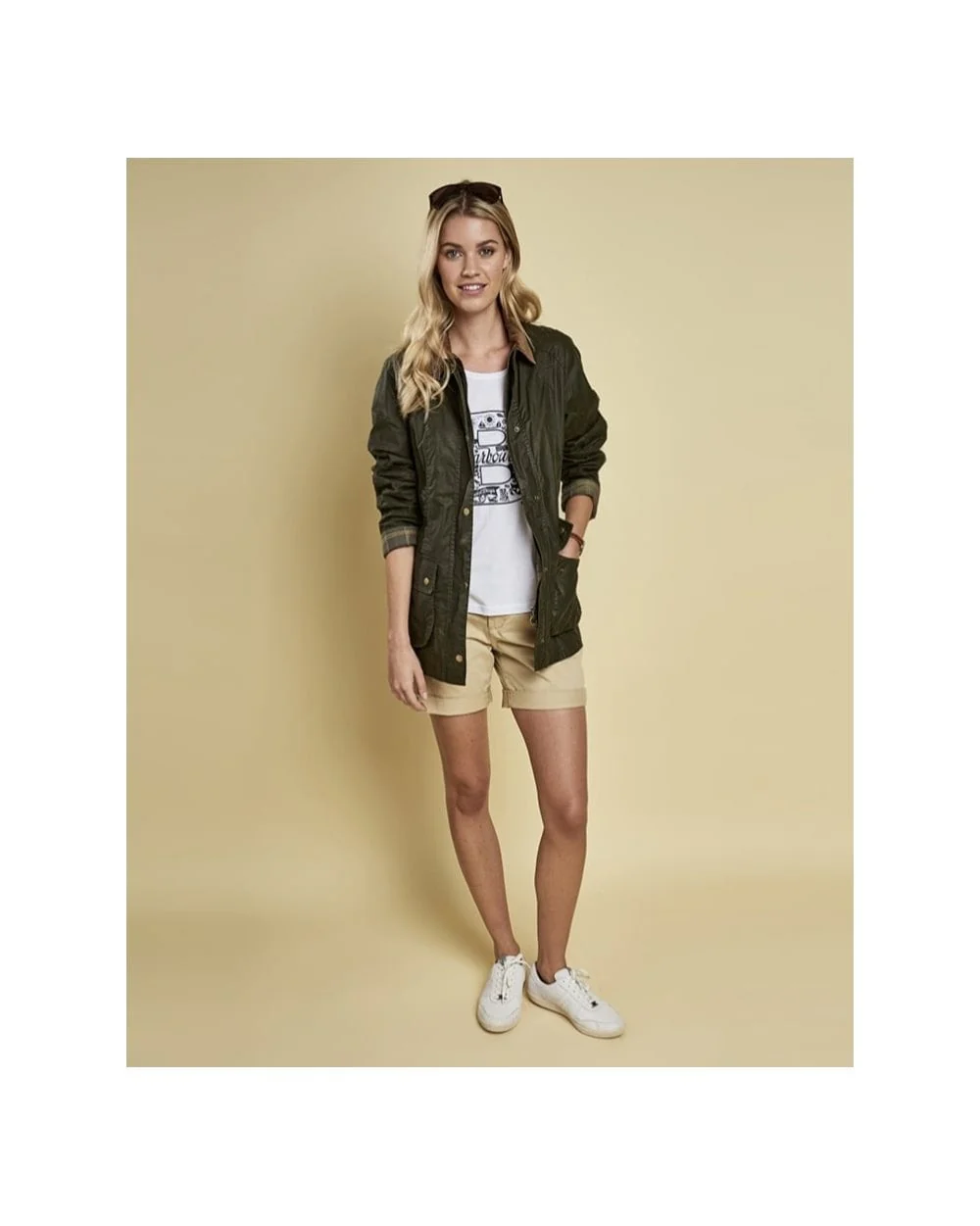 Lightweight Beadnell Waxed Jacket - Image 11