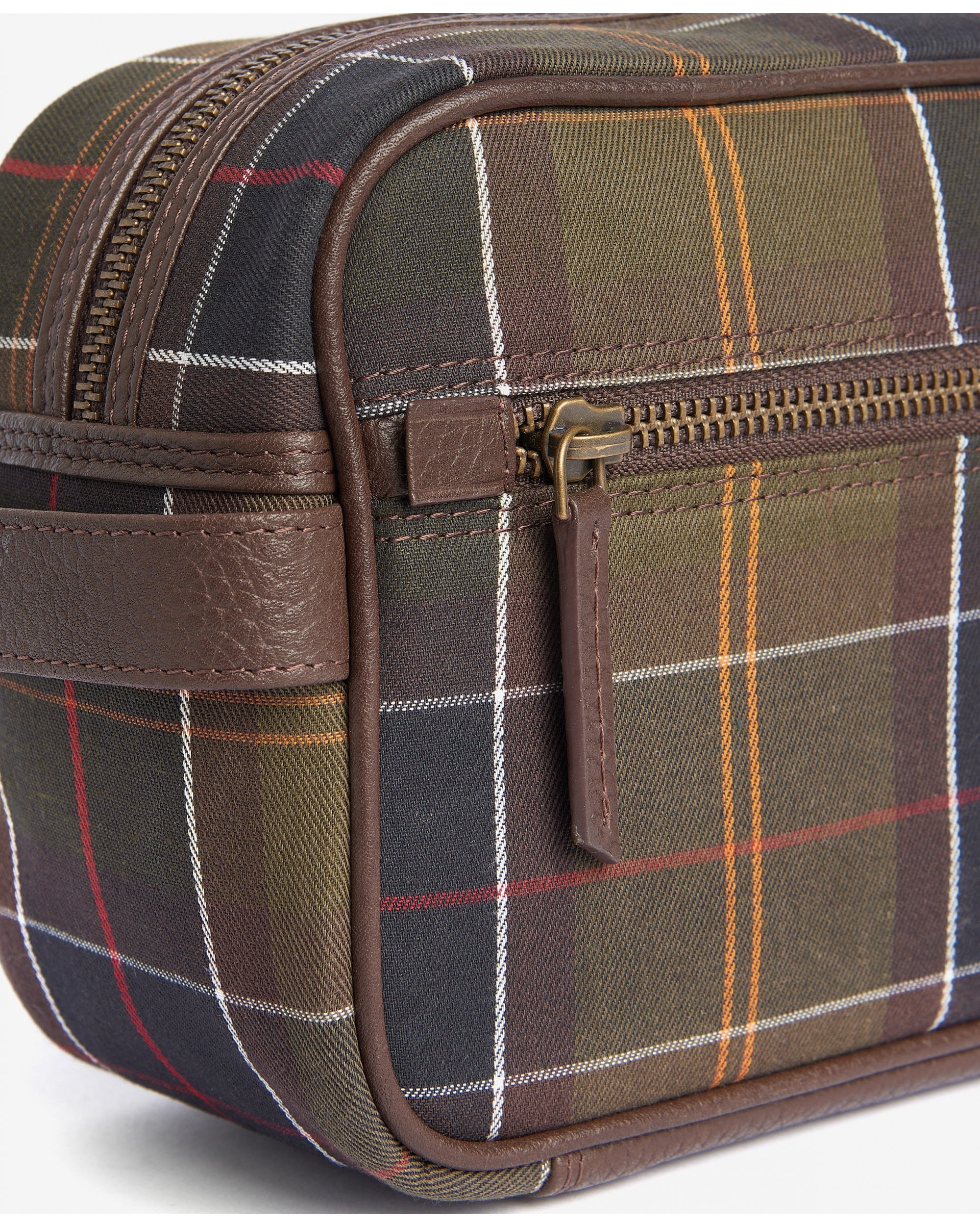 Tartan & Leather Washbag - Image 5