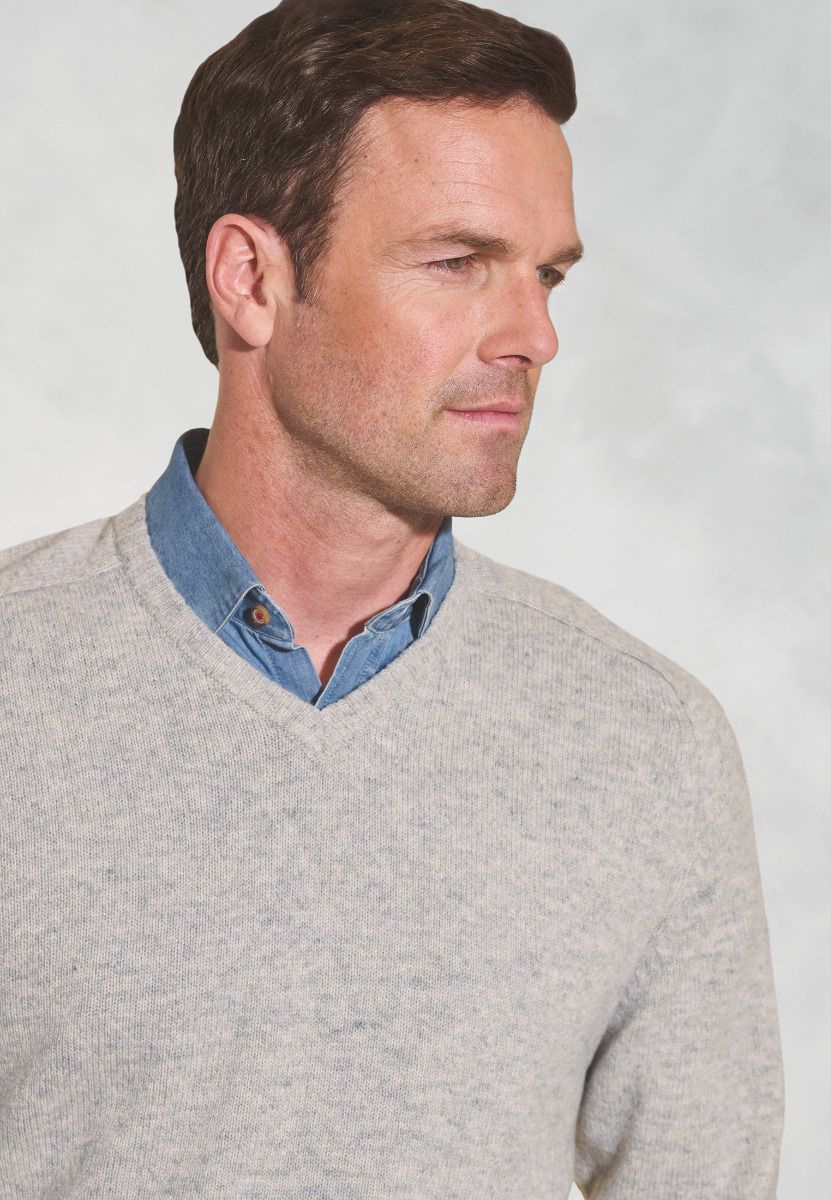 Barton Winter White Lambswool V-Neck Jumper - Image 3