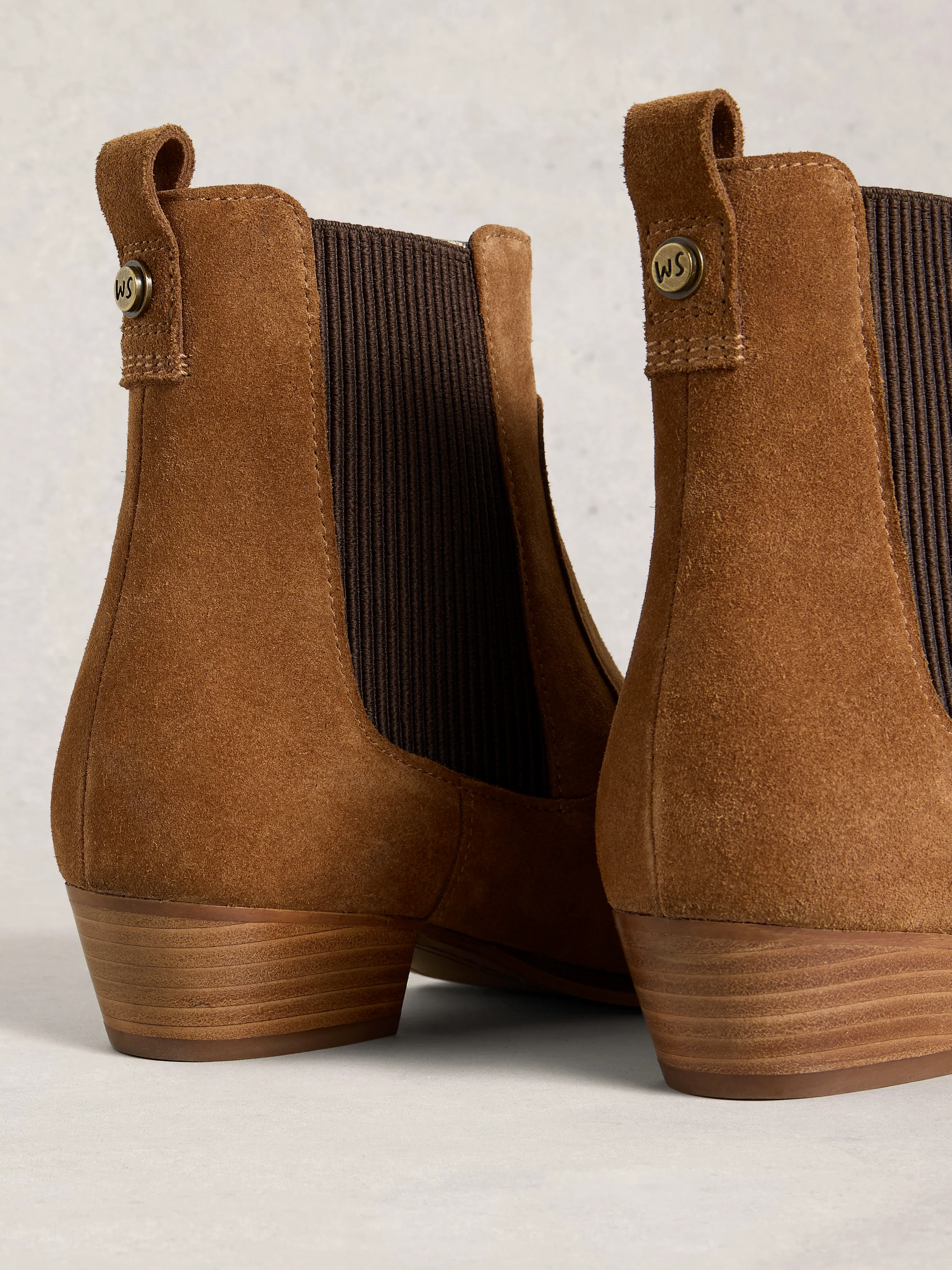 Chelsea Willow Ankle Boot - Image 3
