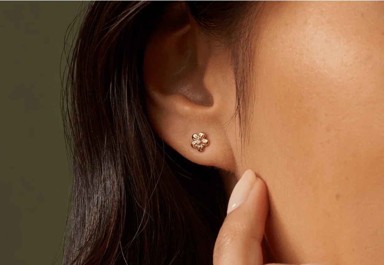 Nature's Wonder 9ct Solid Gold Forget-Me-Not Stud Earrings with Diamonds - Image 2