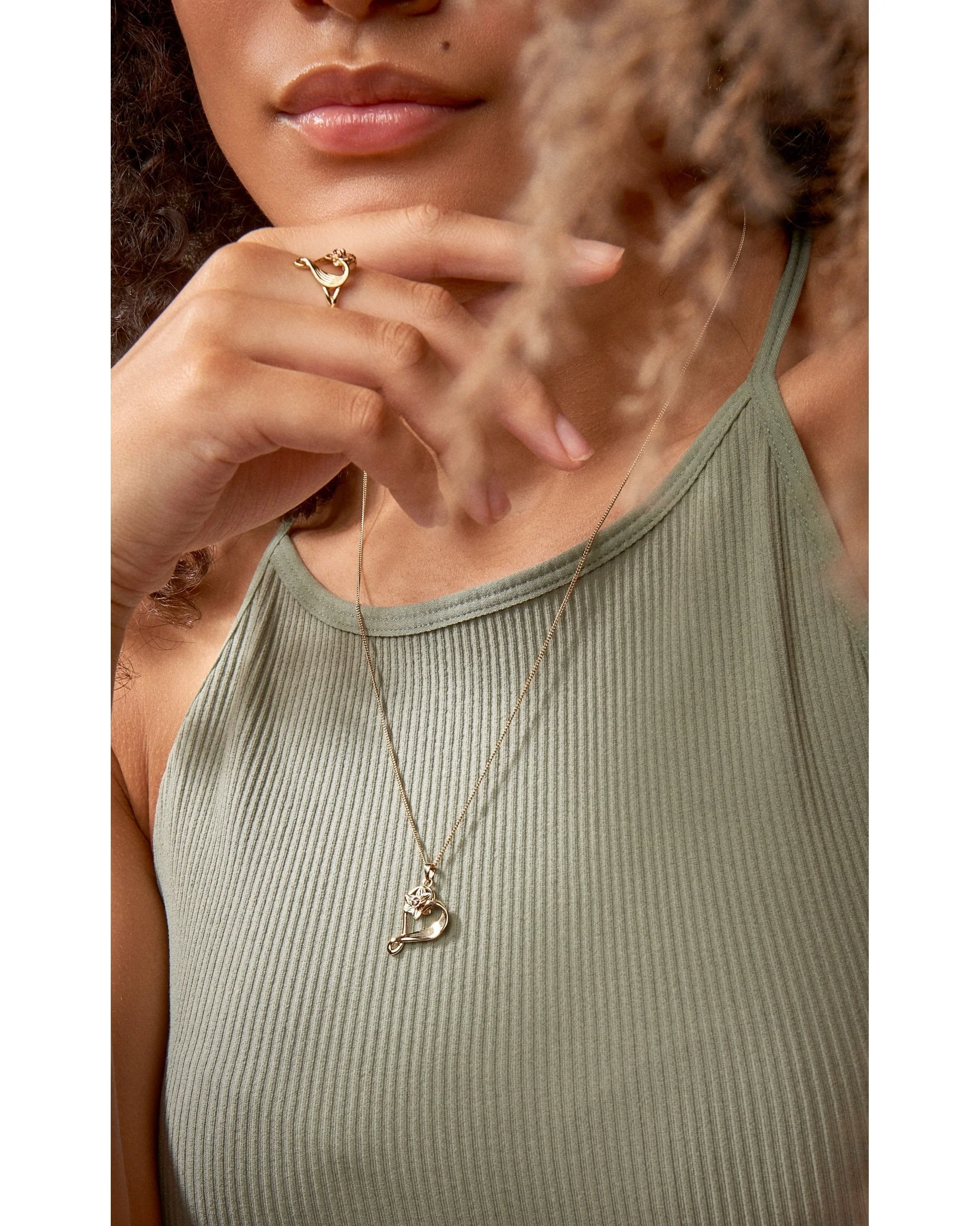 St Davids Daffodil Heart Diamond Pendant - Image 2