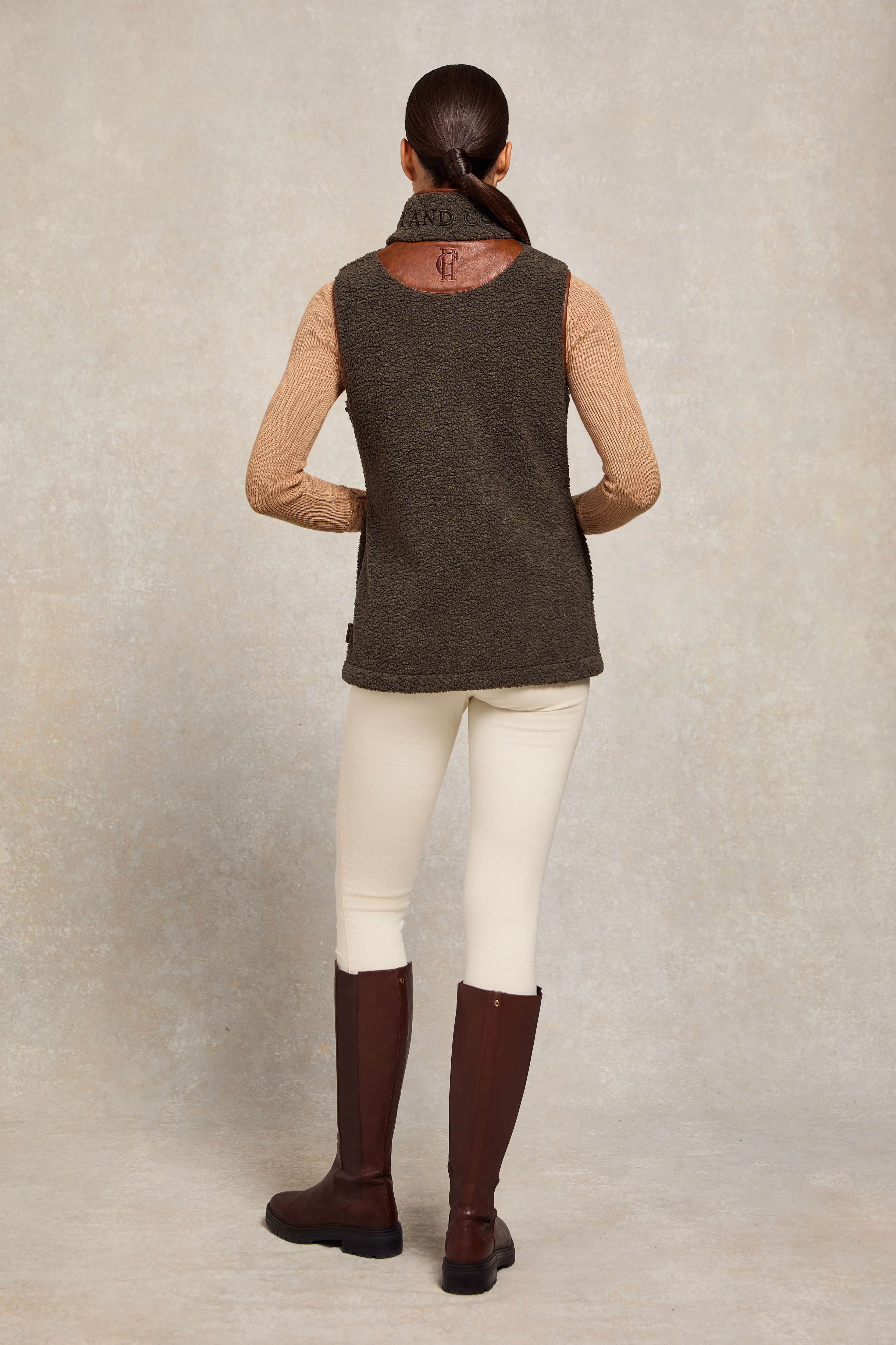 Country Fleece Gilet - Image 15