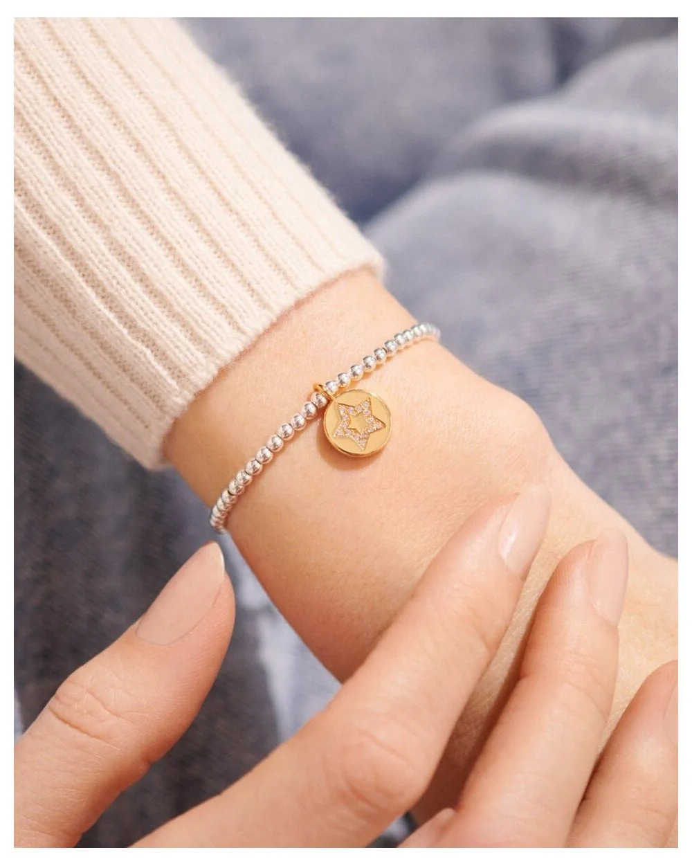 A Little 'Friends Like You Are Far And Few' Bracelet - Image 3
