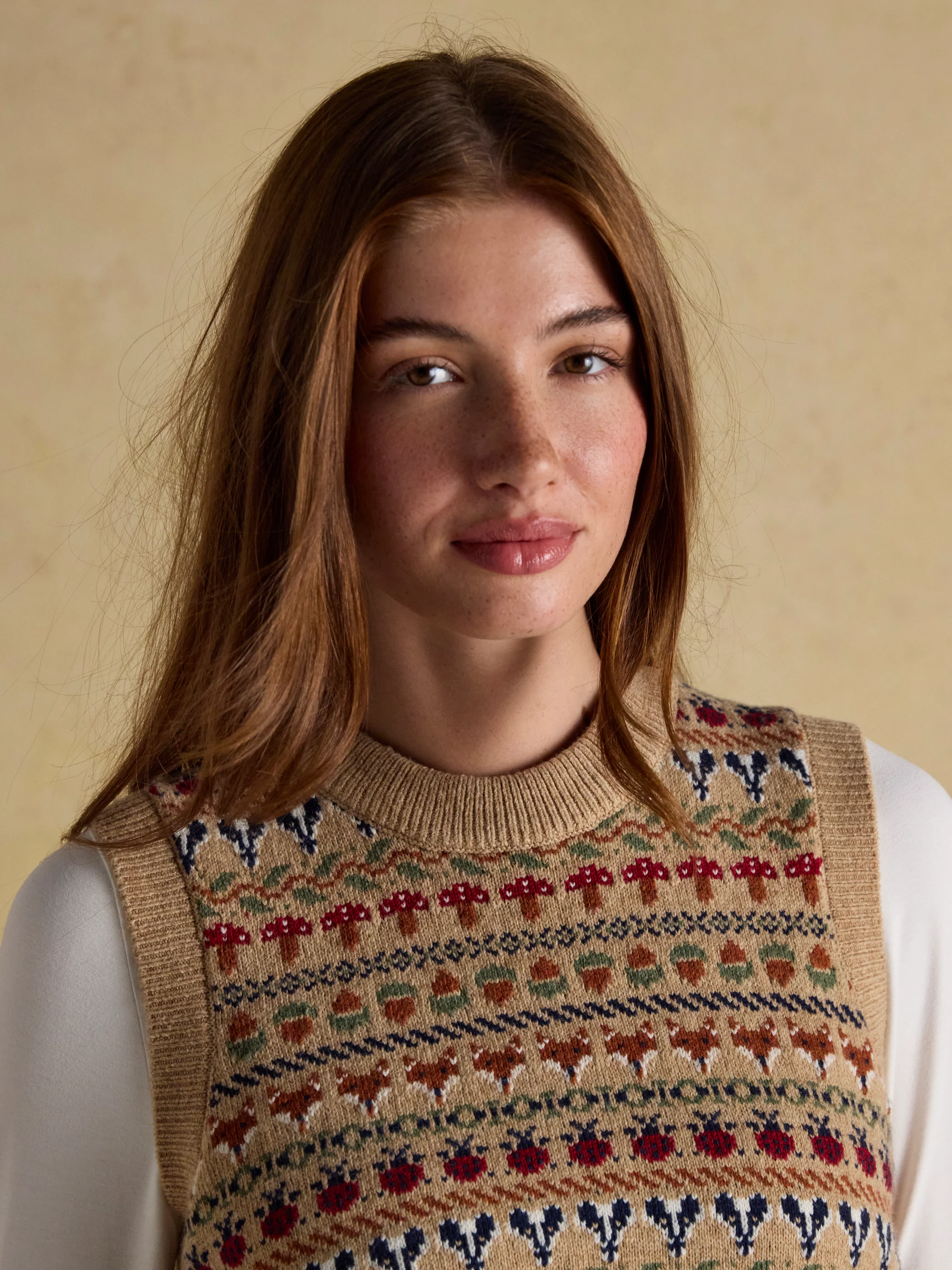 Woodland Oatmeal Cotton-Rich Intarsia Crew Neck Knitted Vest - Image 5