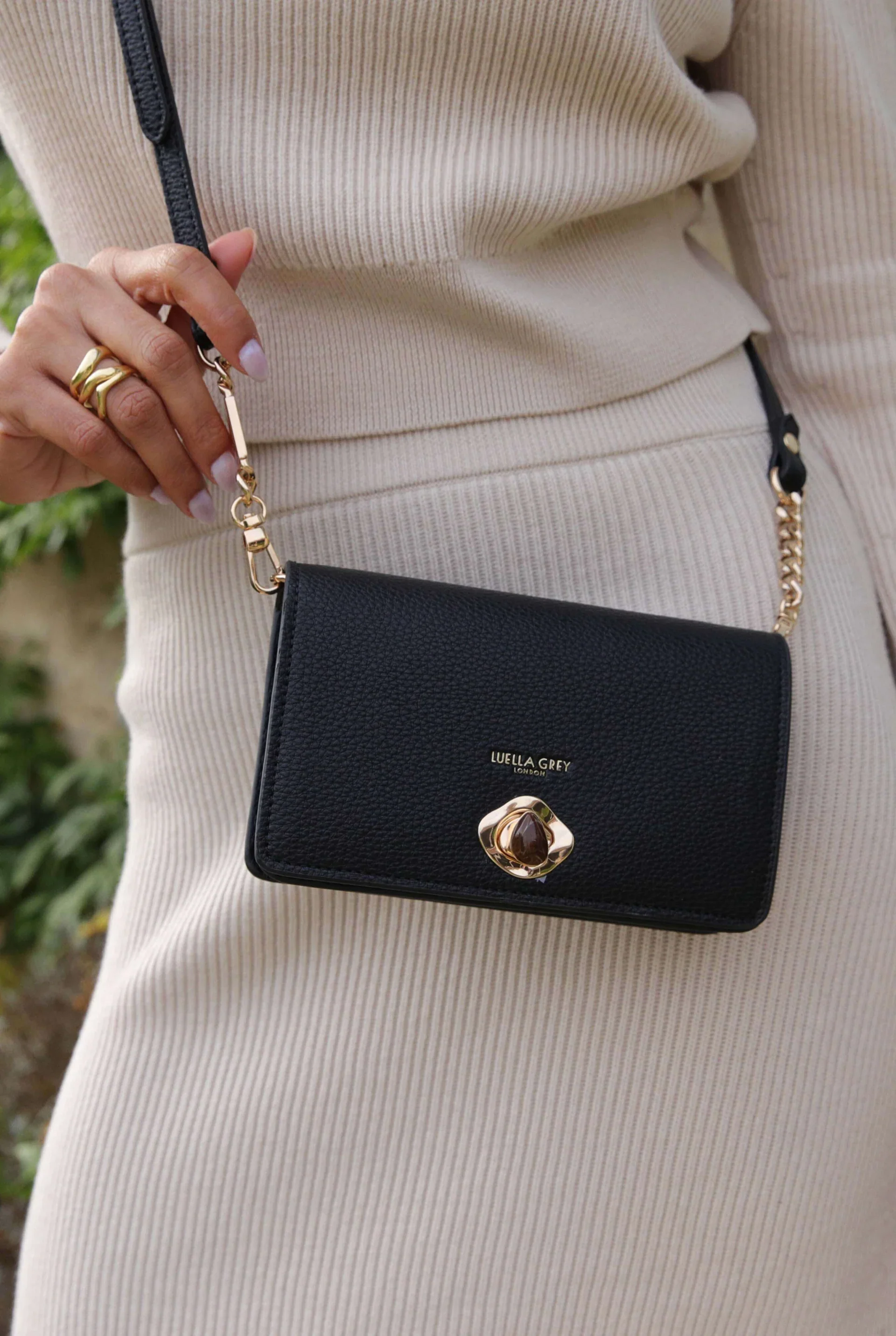 Eloise Black Phone Bag - Image 3