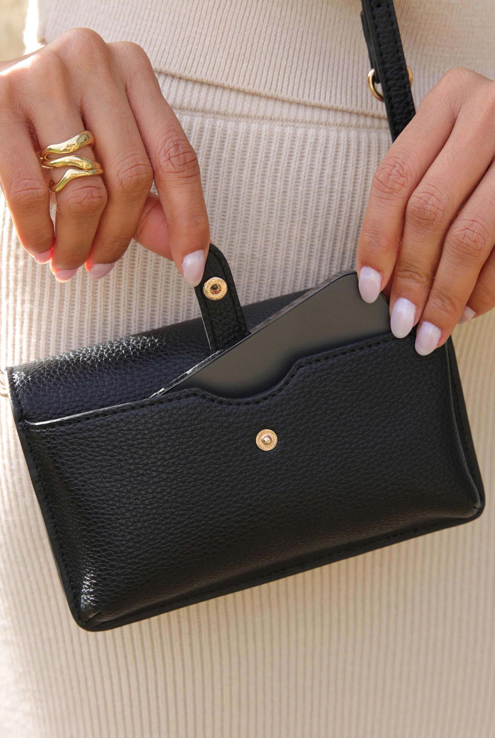 Eloise Black Phone Bag - Image 5
