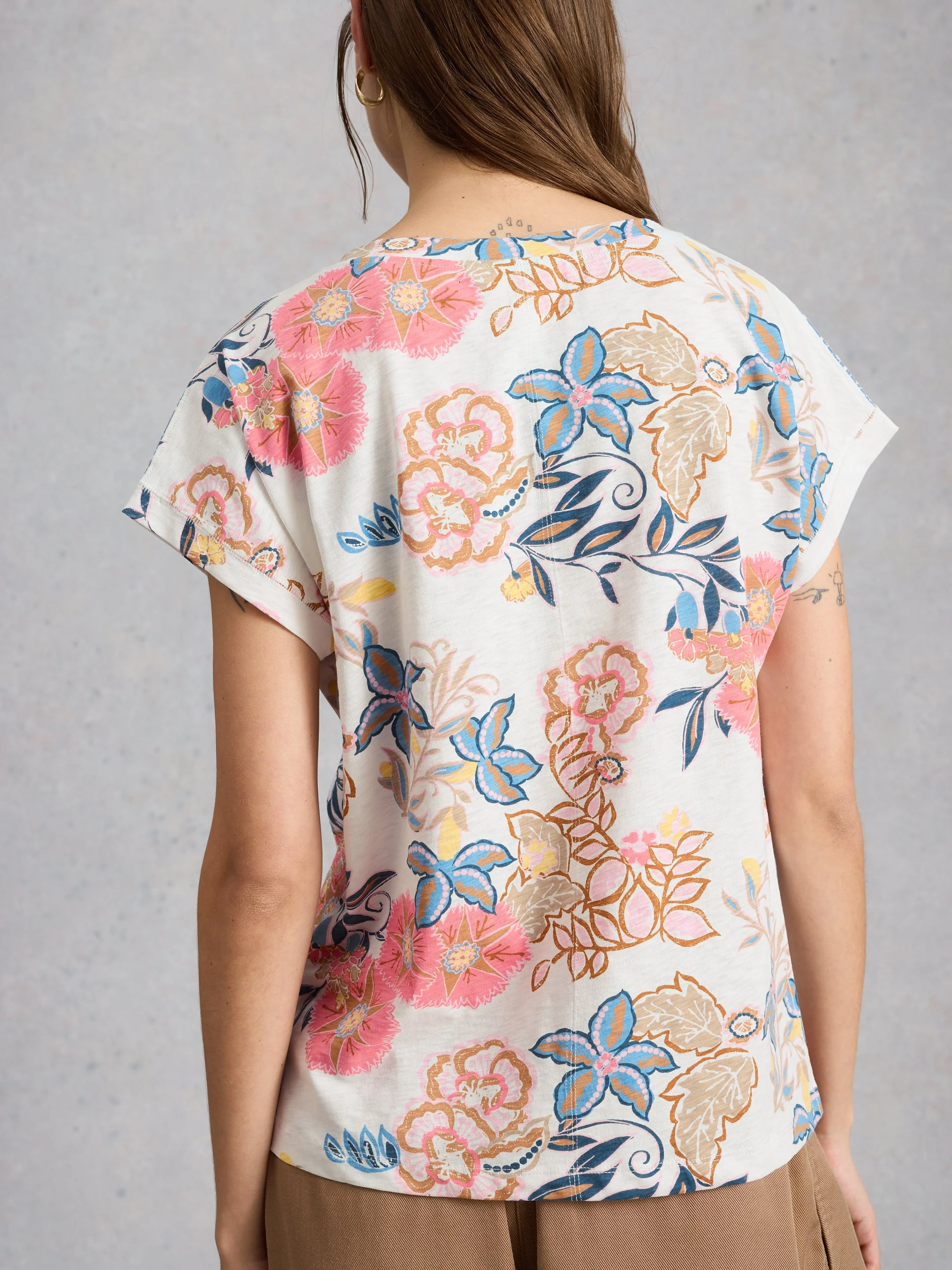NELLY NOTCH NECK TEE - Image 4
