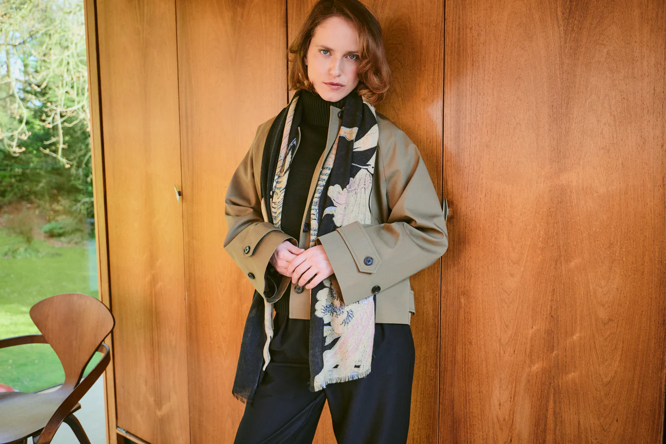 Crane Black Wool Scarf - Image 3