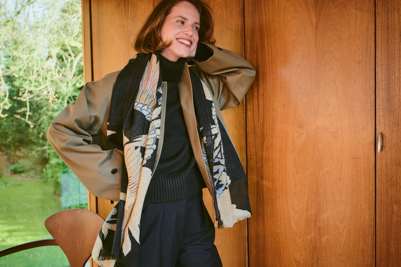 Crane Black Wool Scarf - Image 4