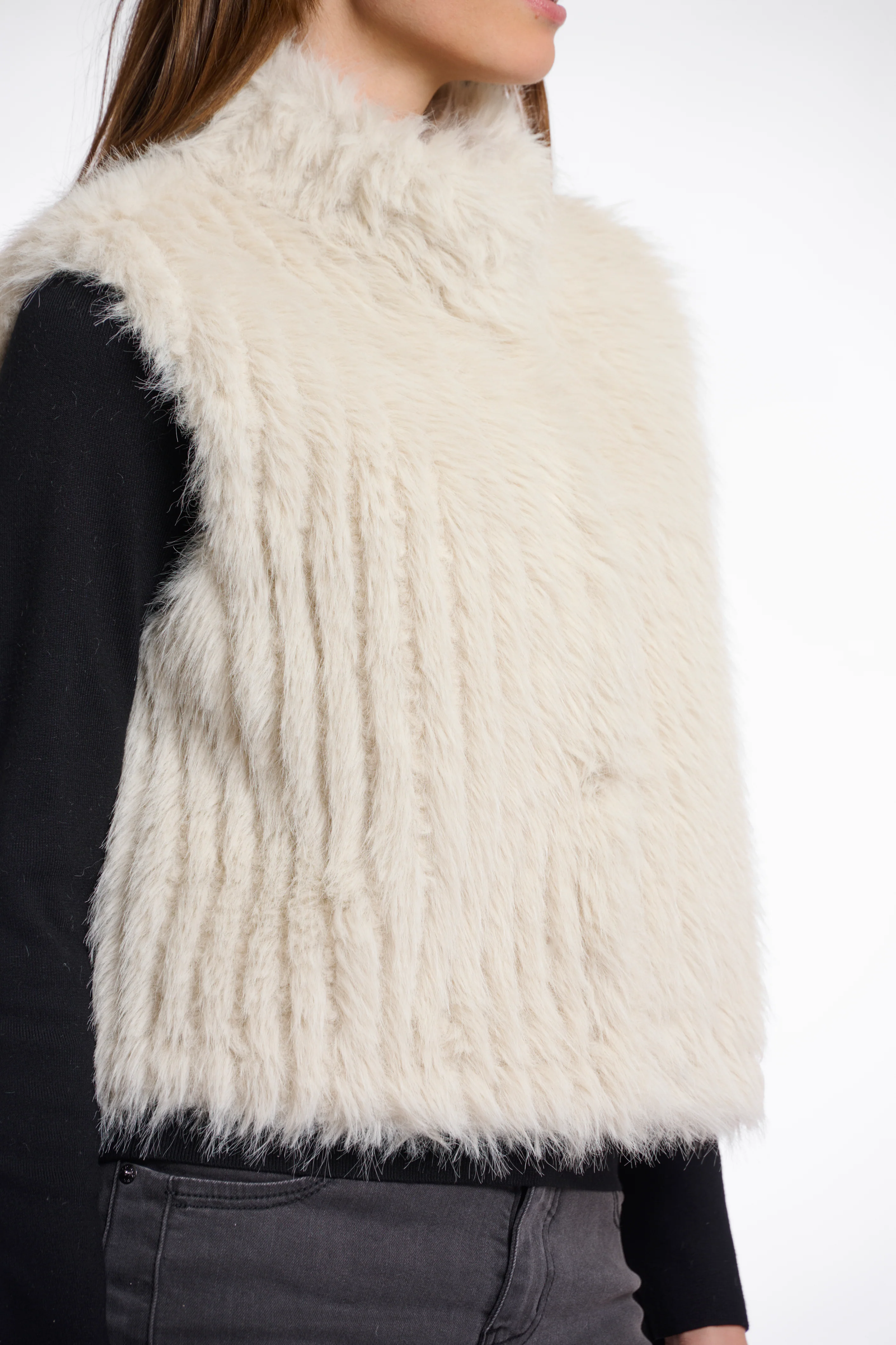 Dava Gilet with Closure - Image 4