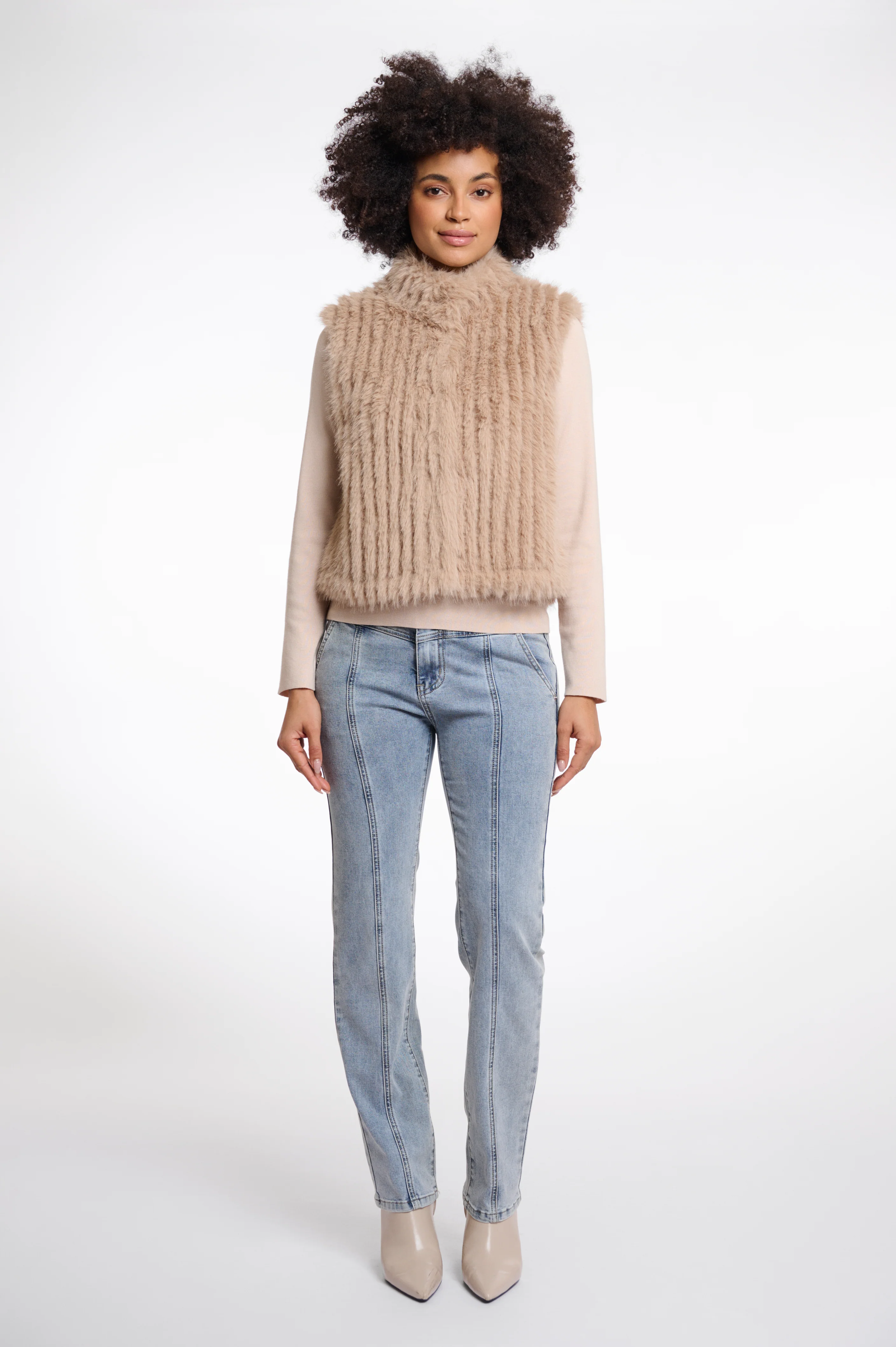 Dava Gilet with Closure - Image 5