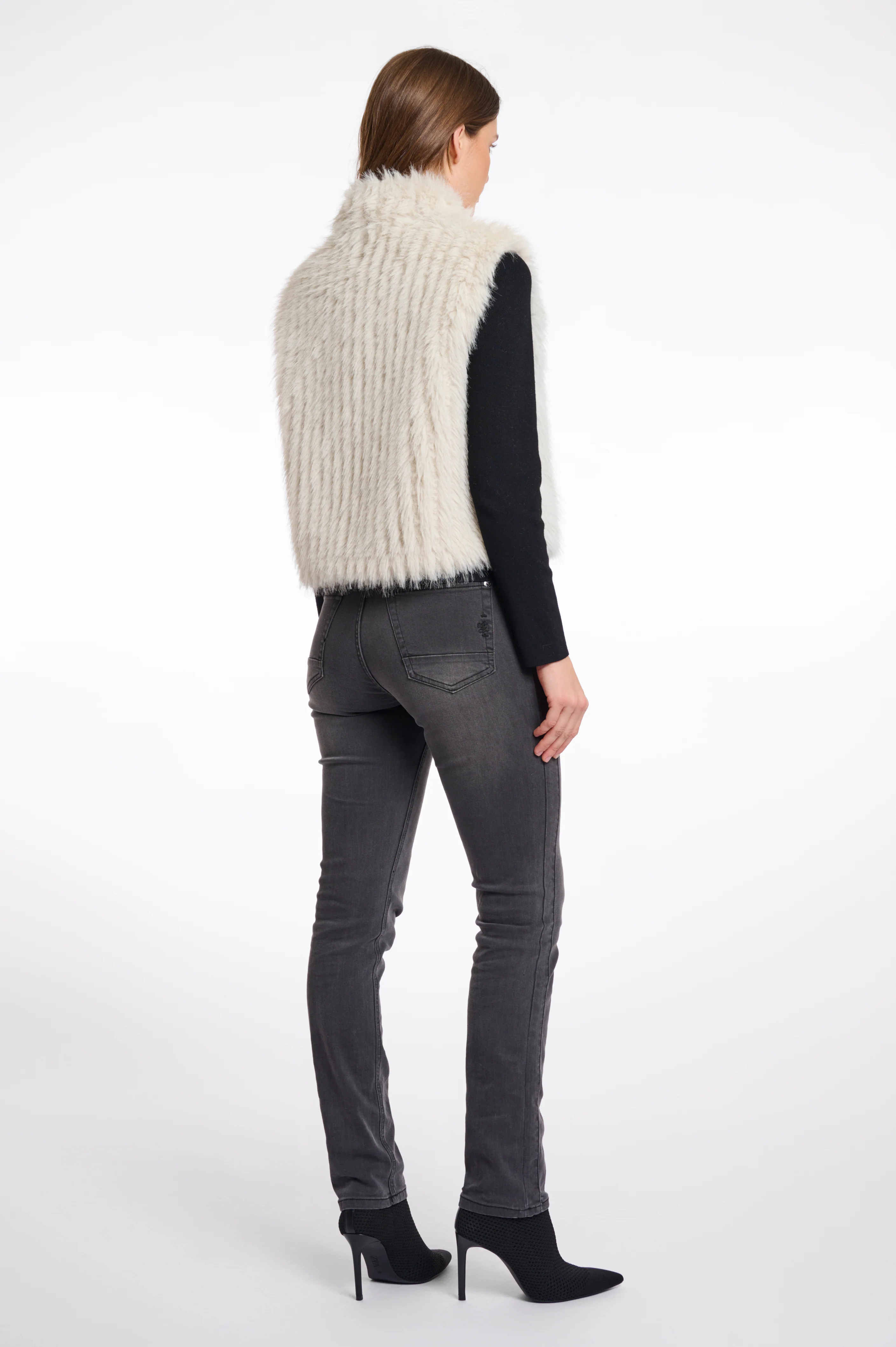Dava Gilet with Closure - Image 7