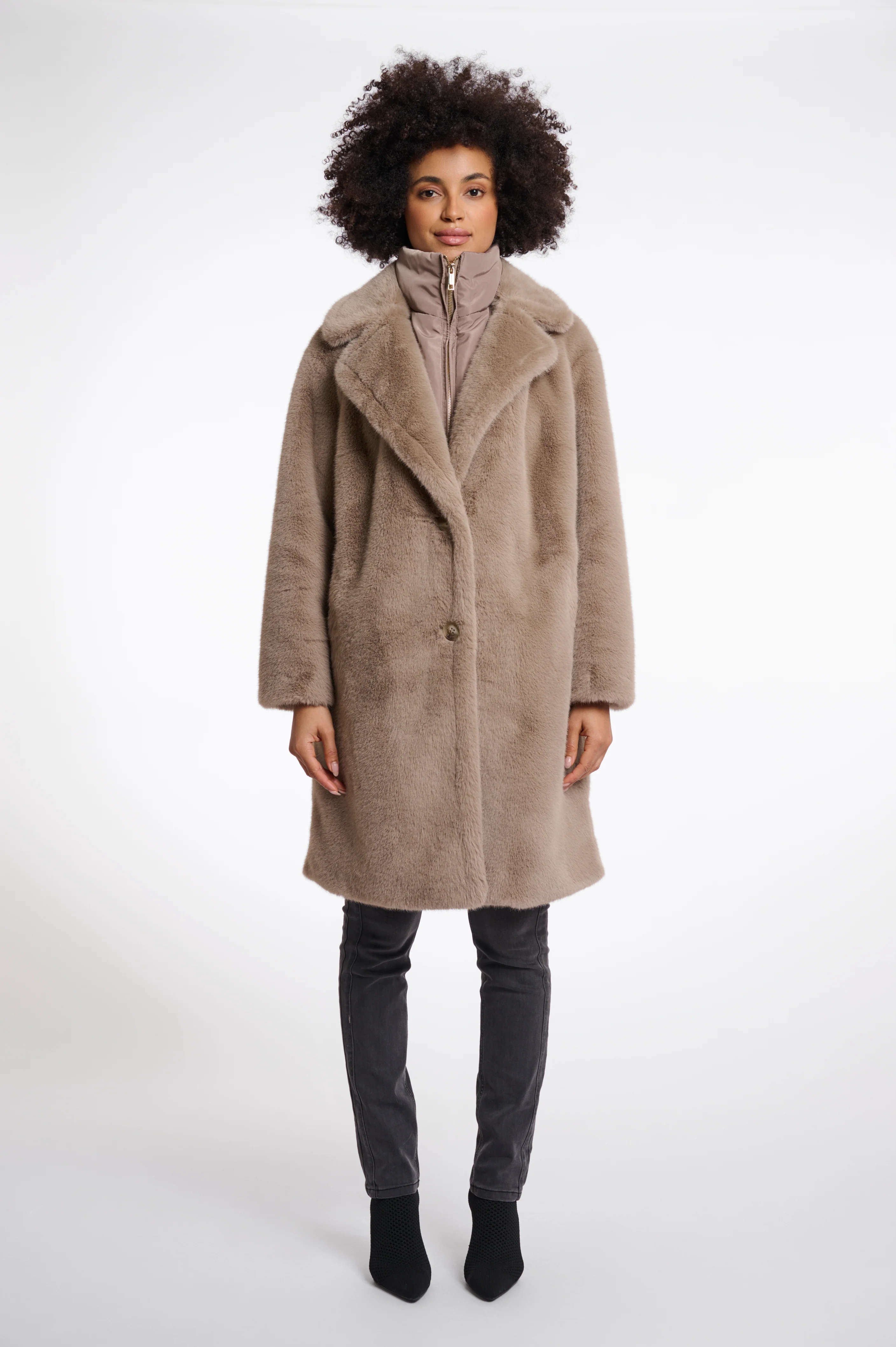 Single breasted faux fur coat with detachable collar - Image 3