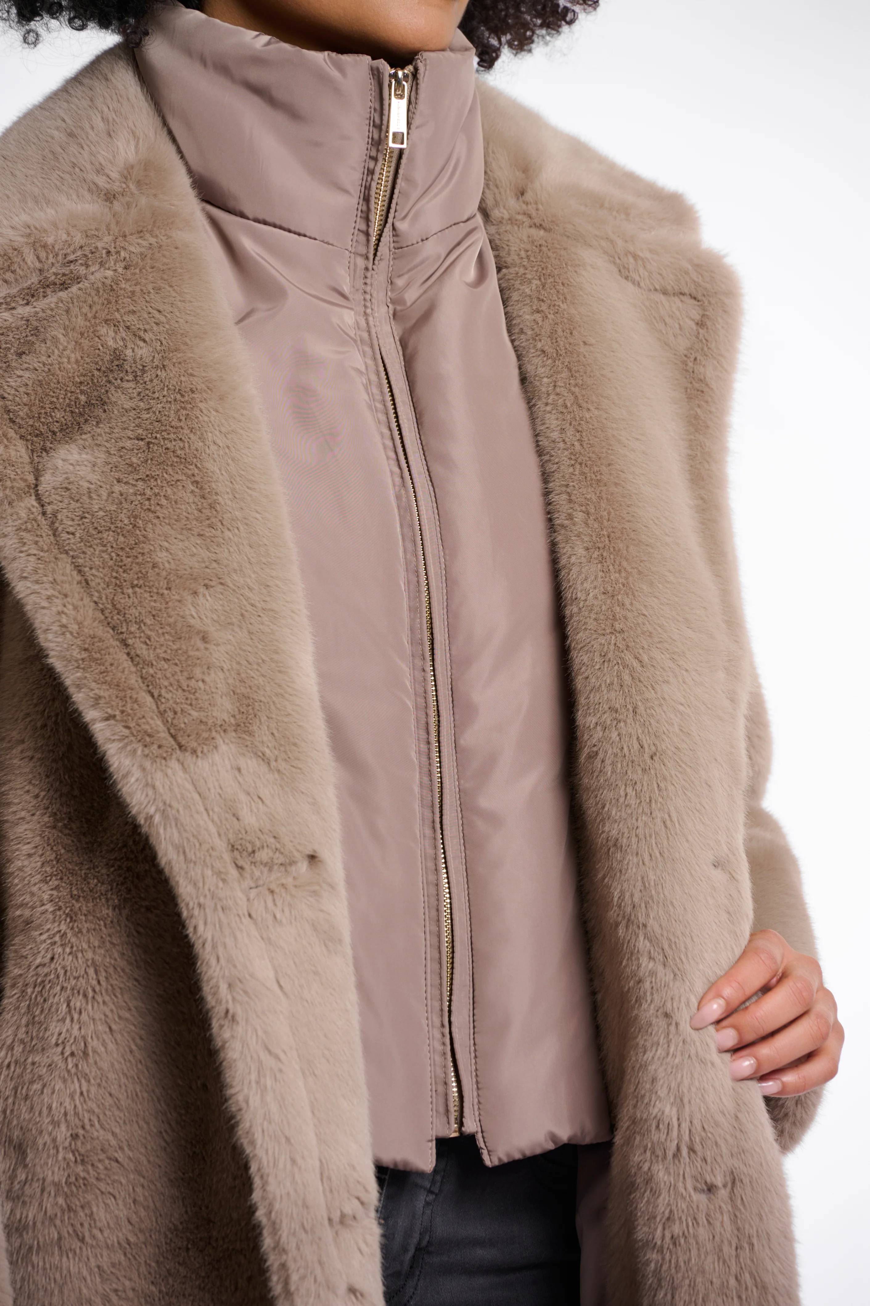 Single breasted faux fur coat with detachable collar - Image 8