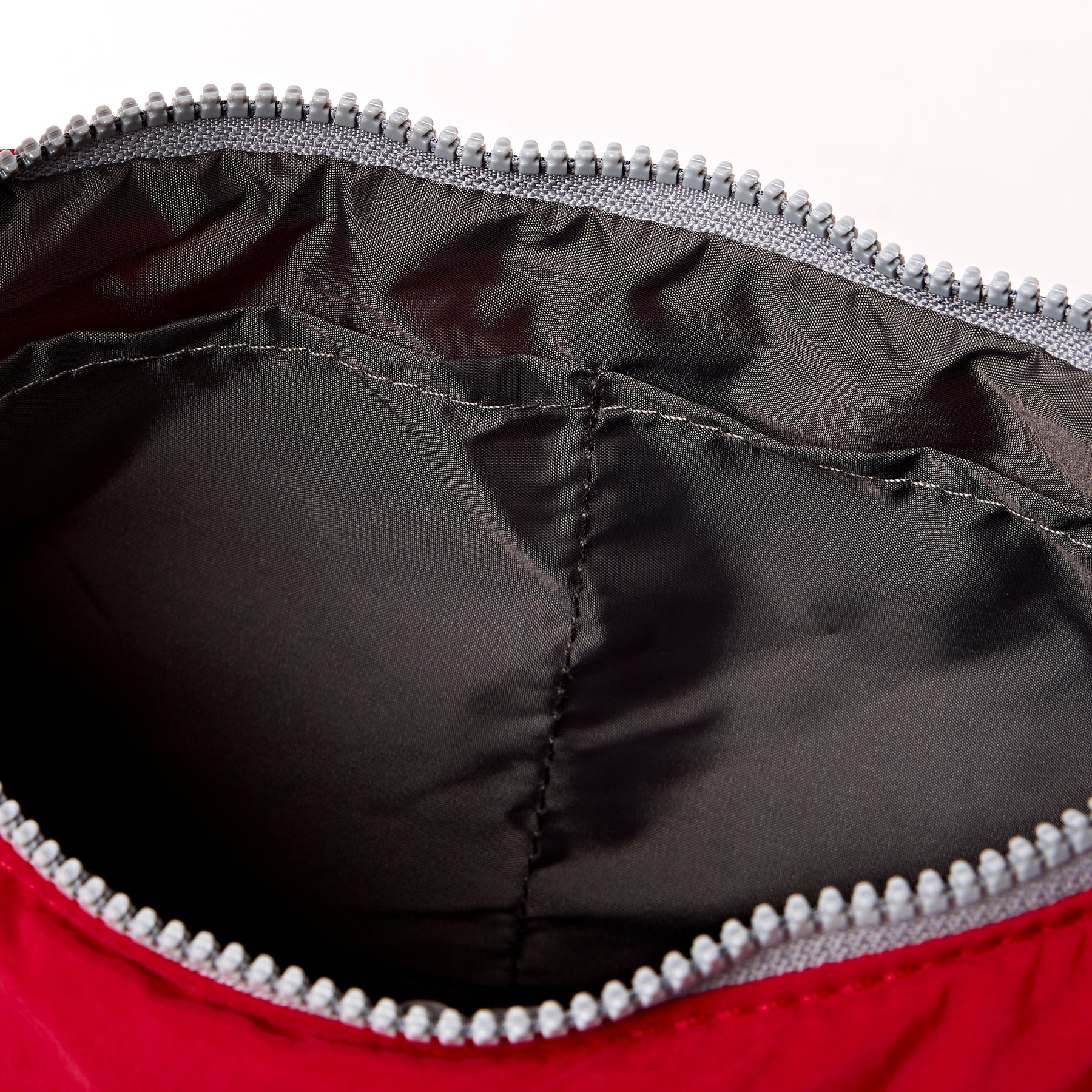 Farringdon Half Moon Bag in Chilli - Image 5